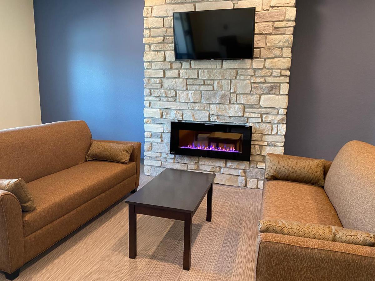 Cobblestone Inn & Suites - Forest City Экстерьер фото