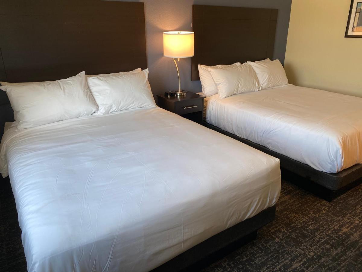 Cobblestone Inn & Suites - Forest City Экстерьер фото