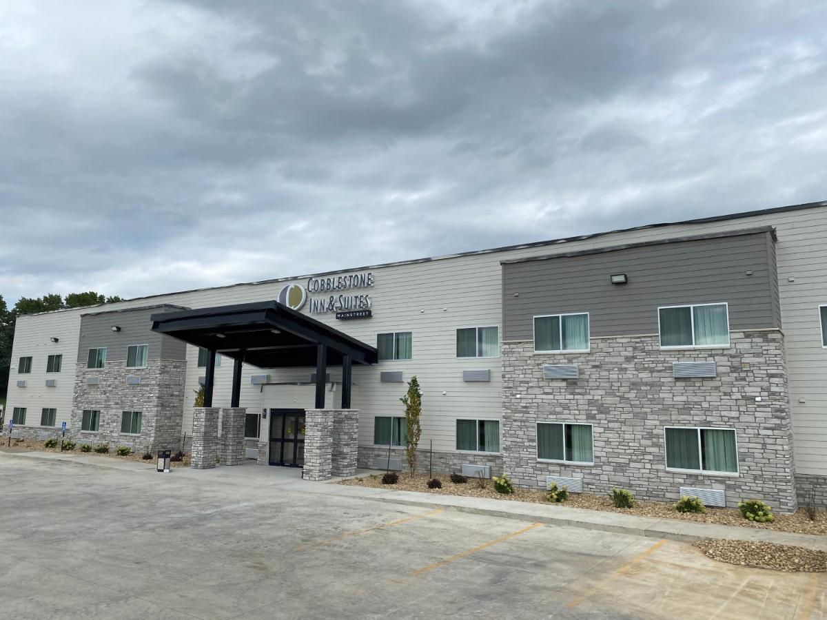Cobblestone Inn & Suites - Forest City Экстерьер фото
