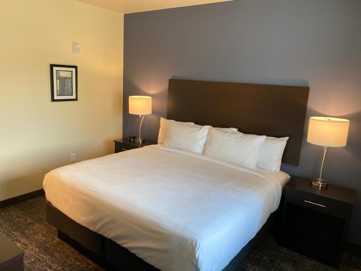 Cobblestone Inn & Suites - Forest City Экстерьер фото