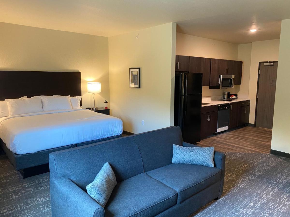 Cobblestone Inn & Suites - Forest City Экстерьер фото