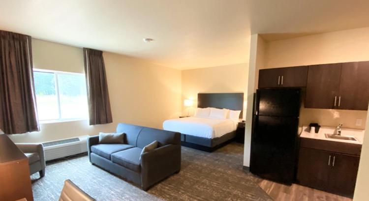 Cobblestone Inn & Suites - Forest City Экстерьер фото