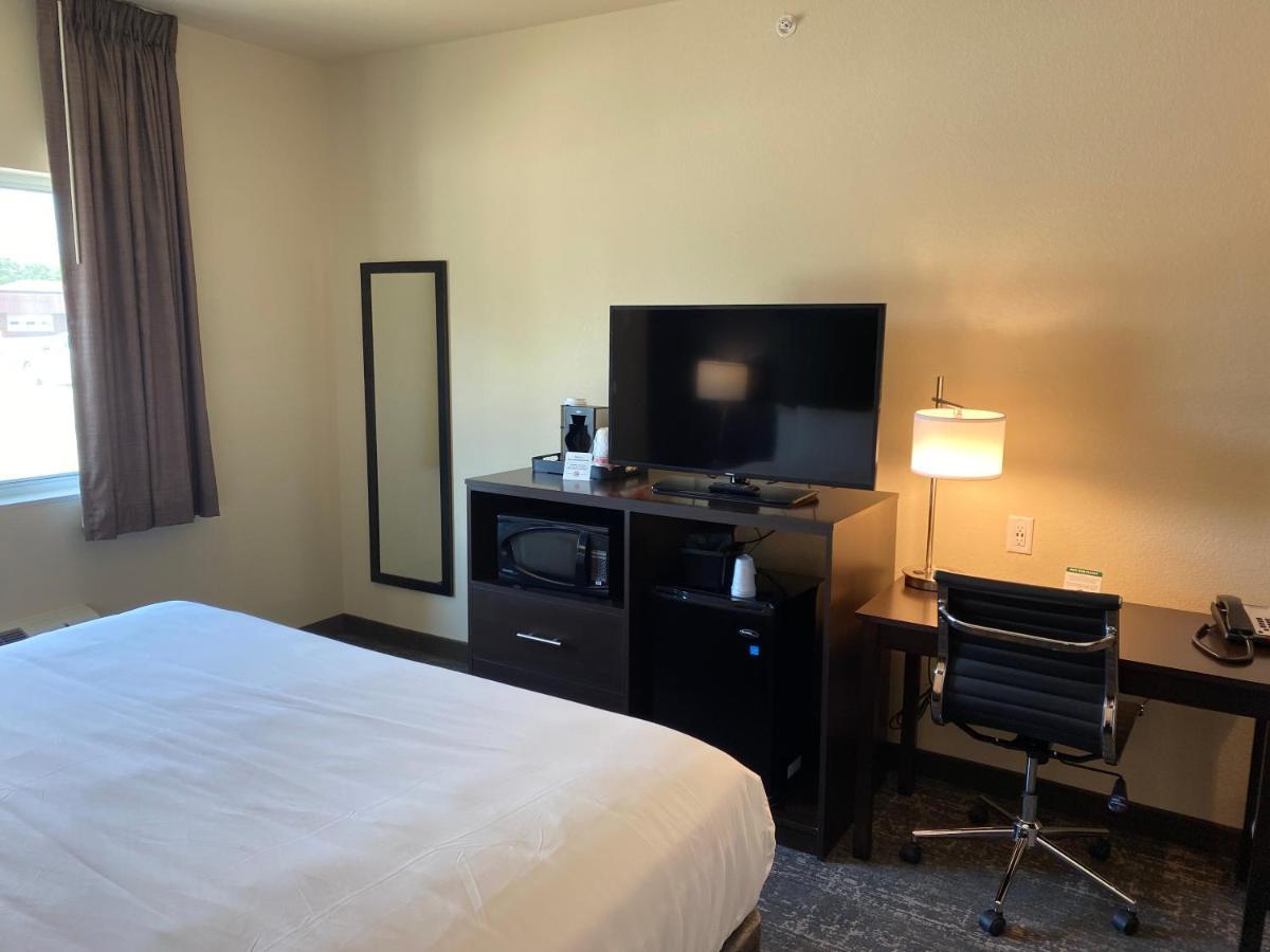 Cobblestone Inn & Suites - Forest City Экстерьер фото